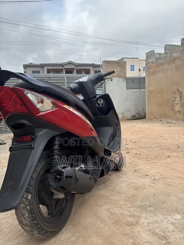 Kymco K150 Scooter 2011 - 1