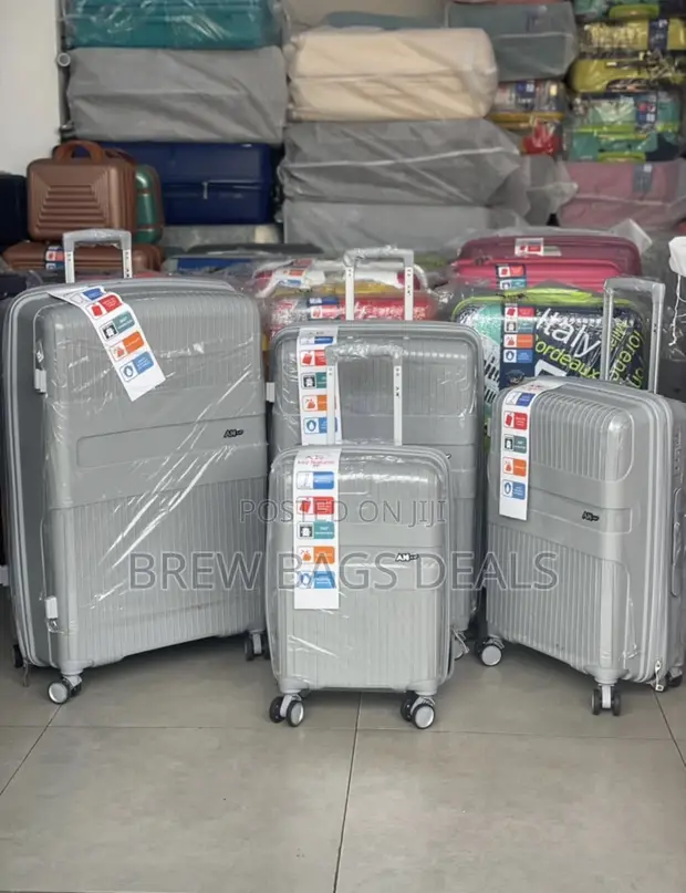 Premium Quality 4-Set Unbreakable Travel Bag - 1