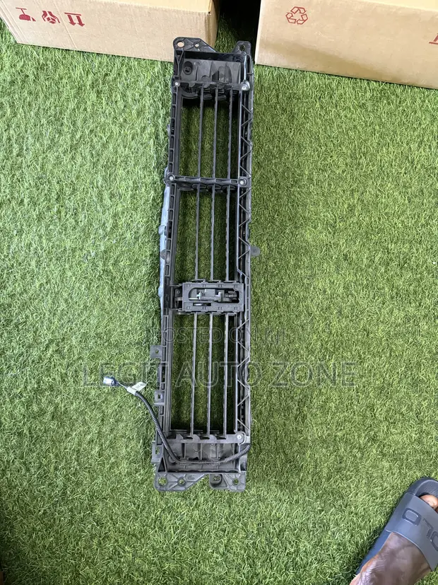 Honda CR-V 2020-2022 Shutter Grill with Motor - 1