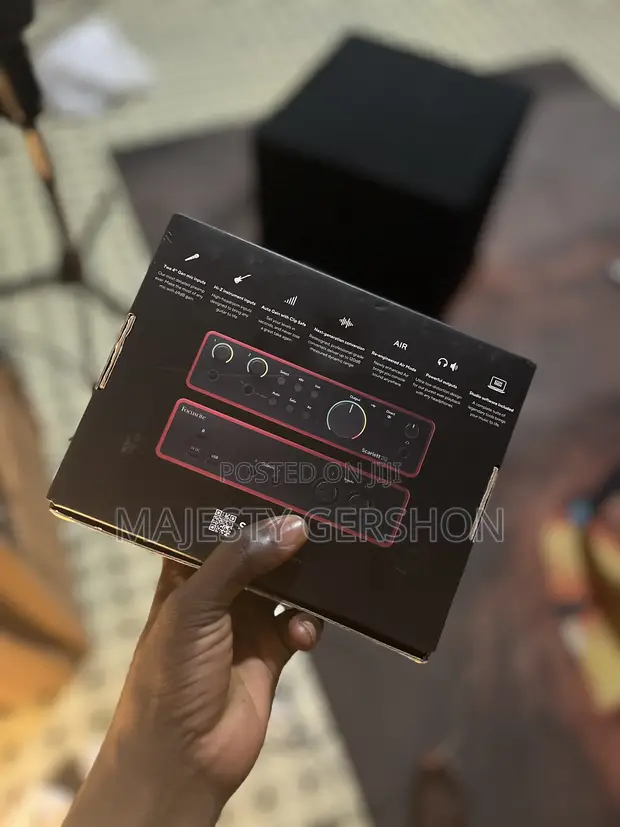 Focusrite Scarlett 2i2 4th Gen Audio Interface - 1