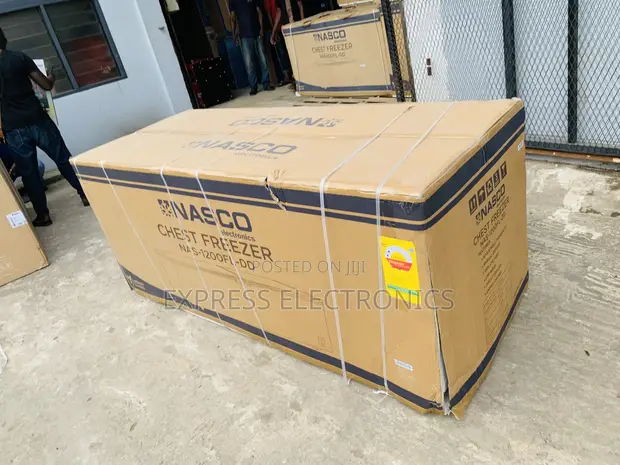 Nasco 800L 2-Star Commercial Chest Freezer, Silver - 1