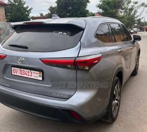 Toyota Highlander XLE 2022 Silver - 1