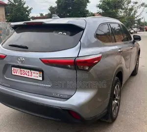 Toyota Highlander XLE 2022 Silver