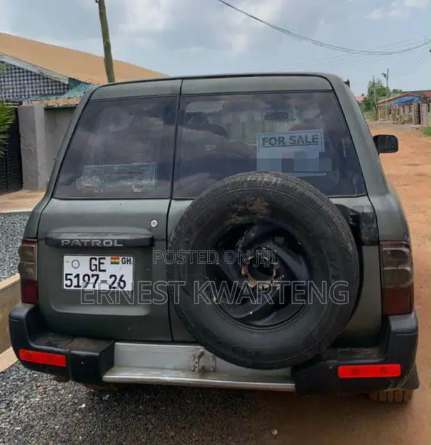 Nissan Patrol 2009 Green - 1