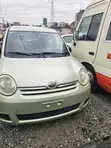 Toyota Sienta 2011 Green - 2