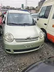 Toyota Sienta 2011 Green - 4