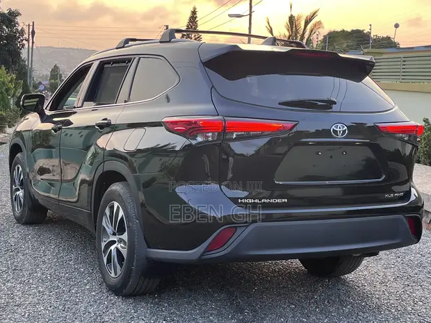 2022 Toyota Highlander XLE Black - 1