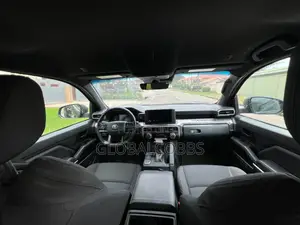 2025 Toyota Tacoma Limited Double Cab 4WD Hybrid Black