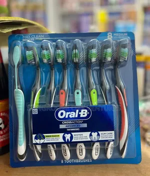 Oral-B Max Clean CrossAction Toothbrush 8-Pack