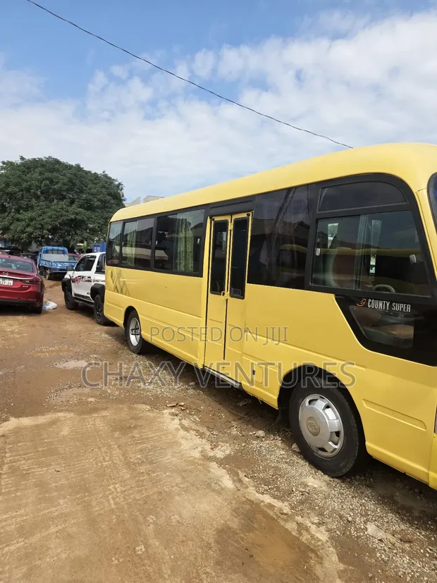 Hyundai County 2016 - Yellow - 1