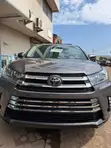 Toyota Highlander LE 2019 Gray - 1