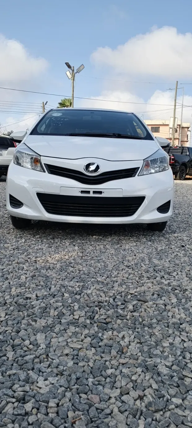 Toyota Vitz 2012 White - 1