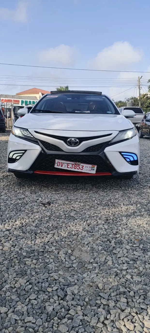 Toyota Camry 2019 White - 1