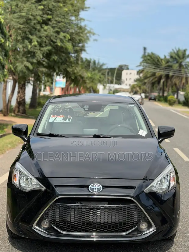 2020 Toyota Yaris Black - 1