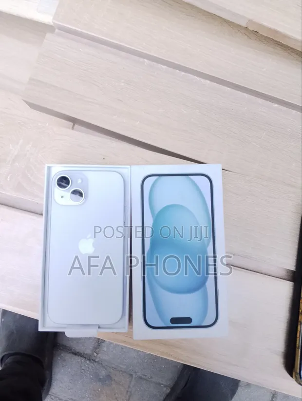 New Apple iPhone 15 128GB Silver - 1