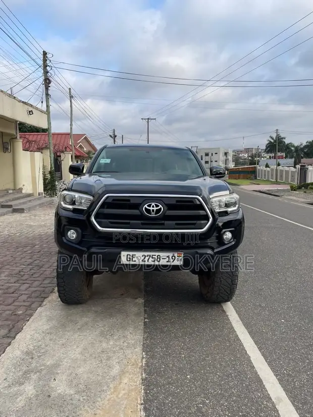 Toyota Tacoma 2017 Black - 1
