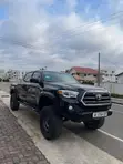 Toyota Tacoma 2017 Black - 3