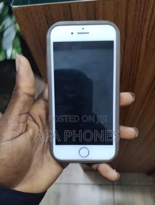 Apple iPhone 7 128GB Gold - 1