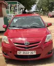 Toyota Yaris Base Sedan 2010 Silver - 3