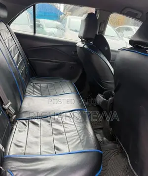 Toyota Yaris Base Sedan 2010 Silver