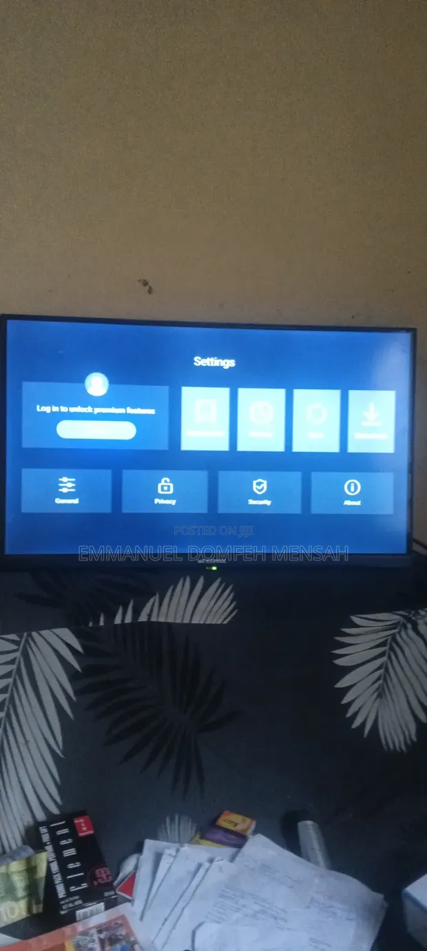 Westpool 32" Smart Android TV (Used) - 1