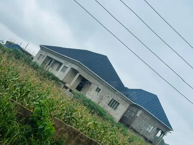 Newly Built 5-Bedroom House with Additional Apartments in Nsawam Adoagyiri - 1