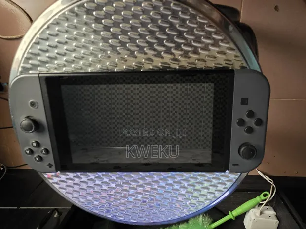 Nintendo Switch (Original) - 1