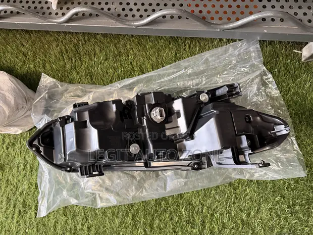 Honda Civic Headlight (2022-2025) - 1