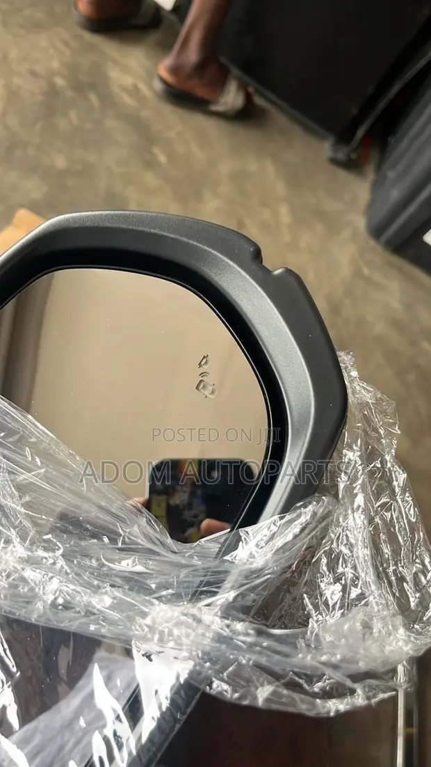Honda CR-V Side Mirror (2017-2021) - 1