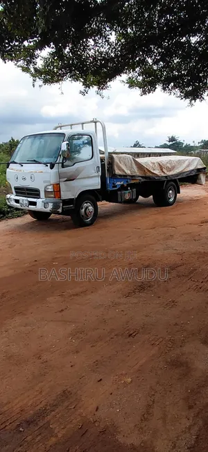 Hyundai Mini Truck 2022 White