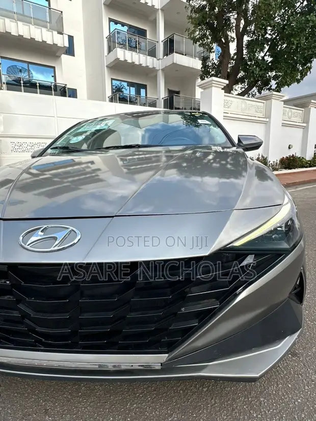 Hyundai Elantra 2023 Silver - 1
