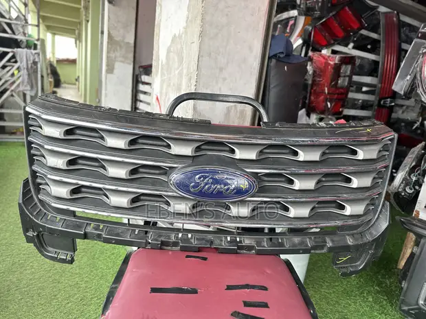 Used Grille for Ford Explorer (2017-2020) - 1