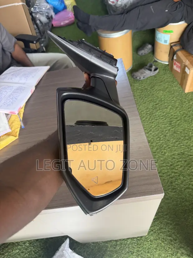 Hyundai Elantra Driving Mirror (2022-2025) - 1