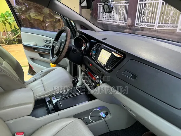 Kia Carnival 2015 Black - 1