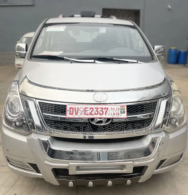 Hyundai Starex 2015 Silver - 1