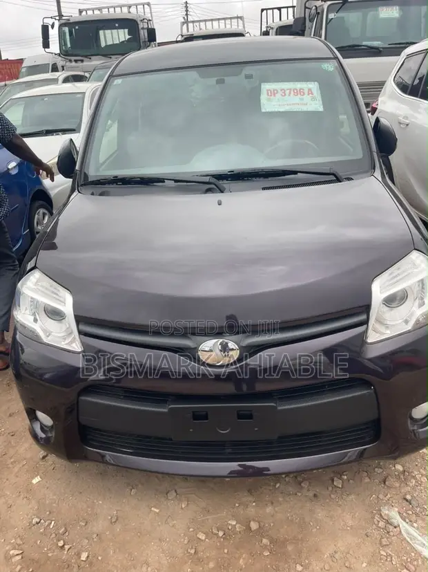 Toyota Sienta 1.5 FWD Minivan 2013 Beige - 1
