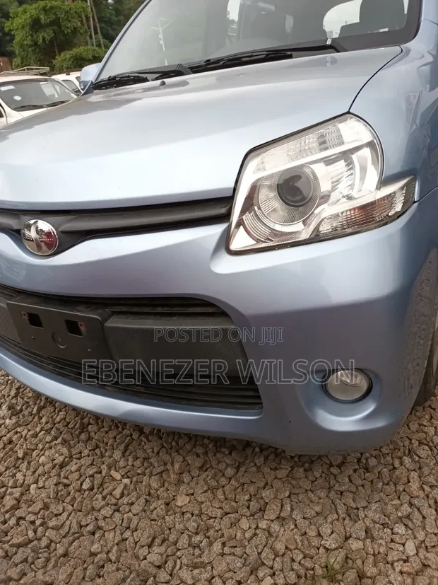 Toyota Sienta 2013 Blue - 1