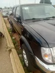 Nissan Hardbody 2011 Black - 4
