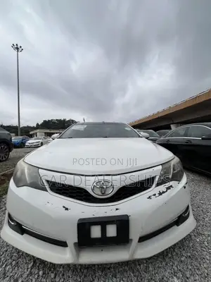 2014 Toyota Camry SE Sedan