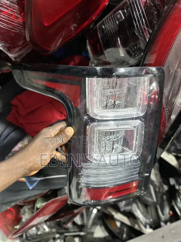 Range Rover Vogue 2017 Taillight - 1
