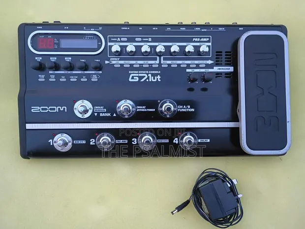 Zoom G7.1ut Guitar Effects Console - 1