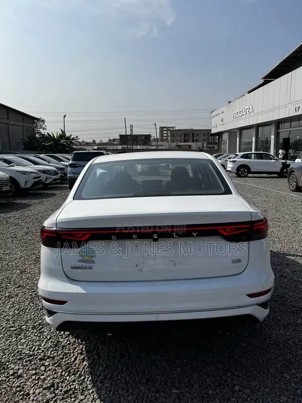 Geely Emgrand Flagship 2025 White - 1