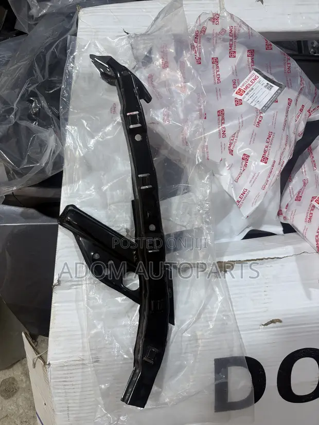 Honda Civic Headlight Seat (2012-2015) - 1
