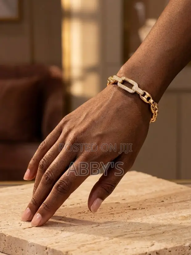 Golden Luxe Chain Bracelet - 1