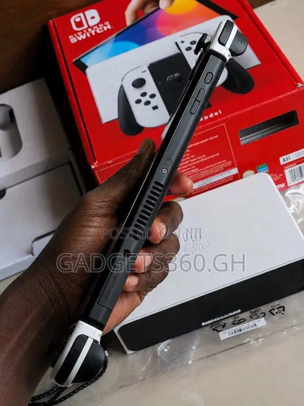 Nintendo Switch OLED (64GB SSD) - 1