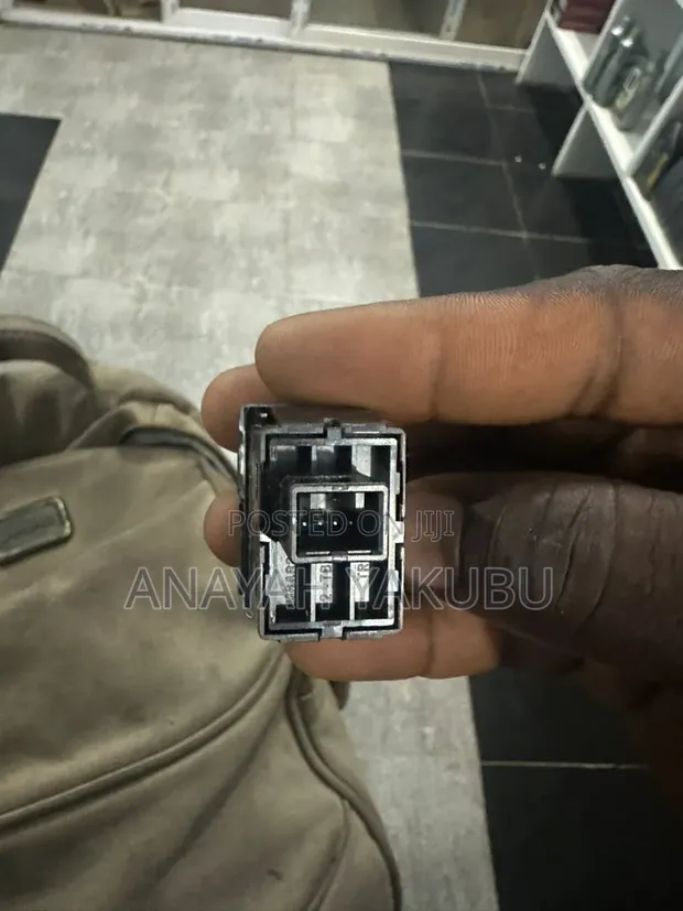 2017-21 Honda CRV Boot Switch - 1