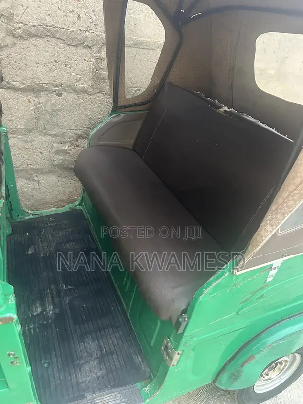 Bajaj RE 2025 Green - 1