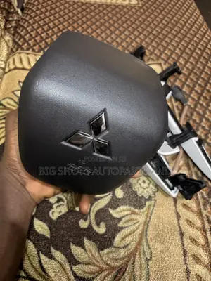 Mitsubishi Outlander 2023-2026 Airbag