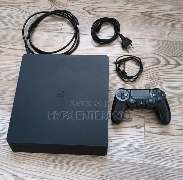 PS4 Slim - Germany Home Used - 1
