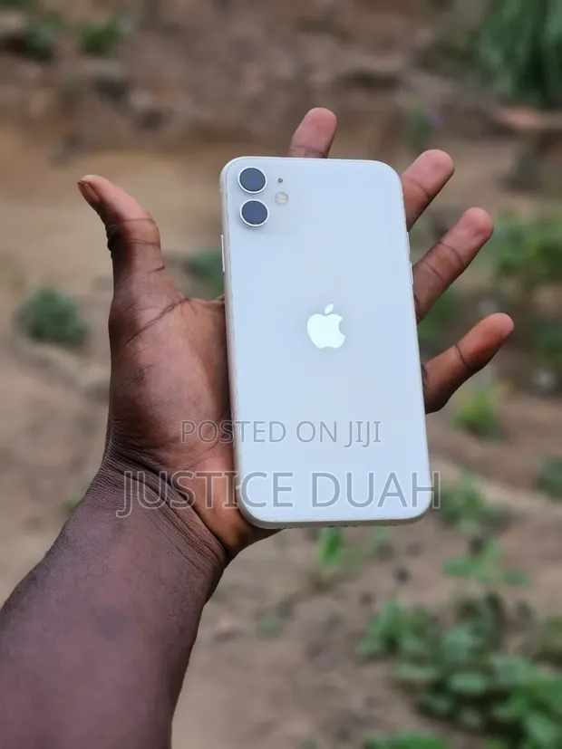 Apple iPhone 11 64GB White - 1